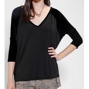 Tela Velvet Mix Raglan Tee in Black